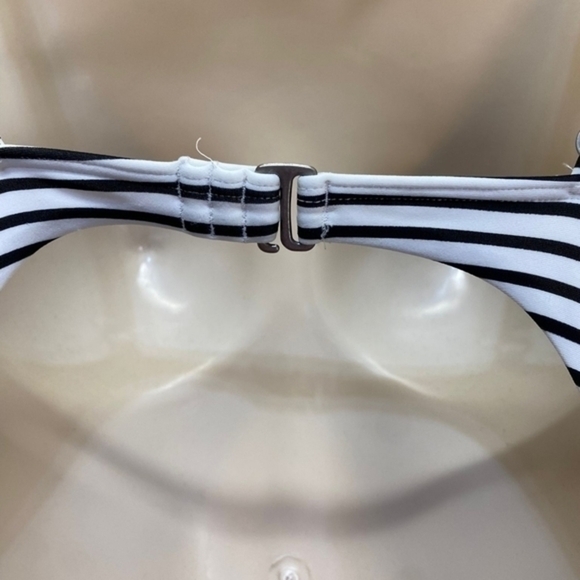 Hollister one pice Swimsuit - Picture 5 of 8